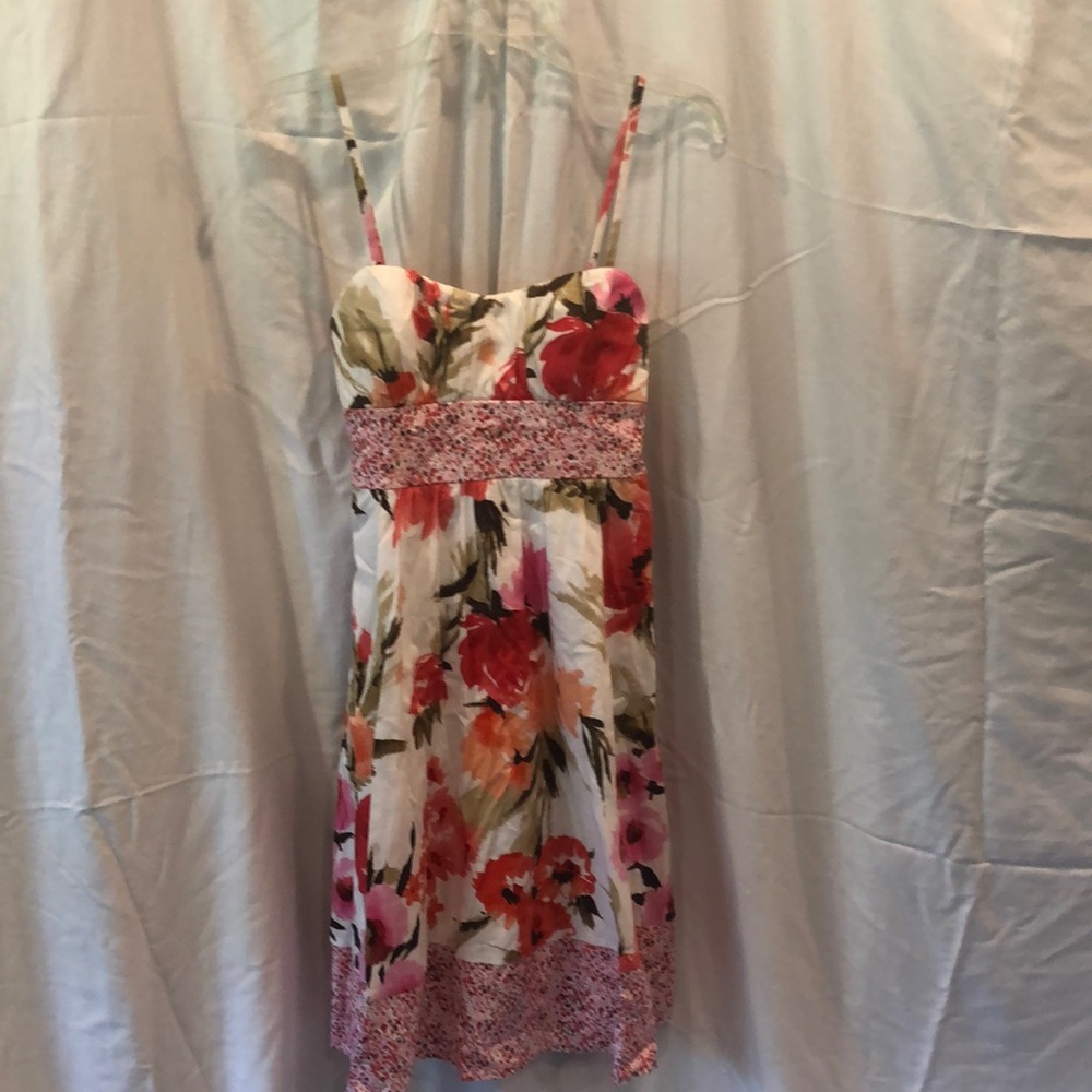 BUNDLE🛍3/$25 - myMichelle white/cream dress with pink/red/coral floral pattern.